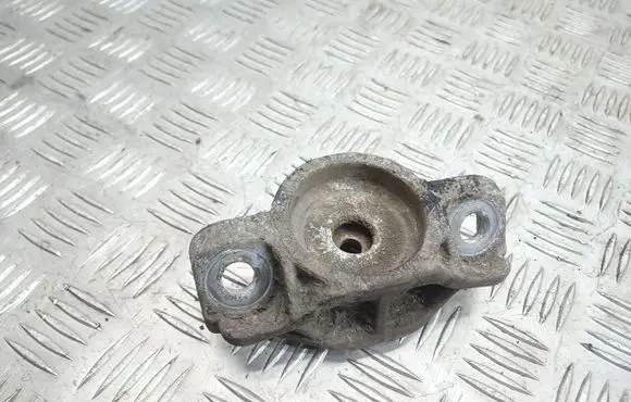 Opel Astra J Front shock absorber mounting bracket 
