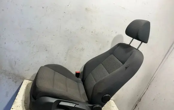Volkswagen Golf V Front driver seat 1K4881105PA