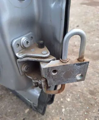 Audi A8 S8 D3 4E Front door lower hinge 