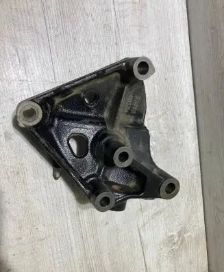 Toyota Yaris Engine mounting bracket 17z05