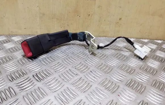 Lexus CT 200H Rear seatbelt buckle