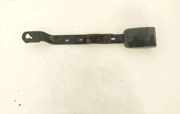 Volkswagen Golf III Front seatbelt buckle 1H0857756