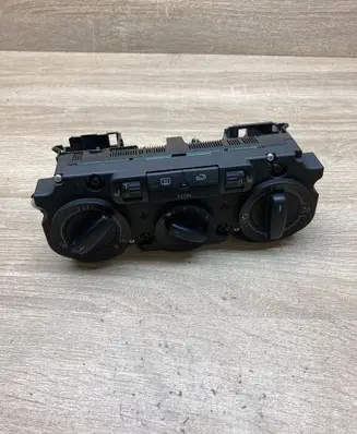 Volkswagen Golf Plus Climate control unit 53701 1CF747309