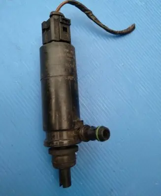 Skoda Yeti (5L) Windscreen/windshield washer pump 3B7955681