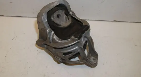 Audi Q5 SQ5 Engine mount bracket 4M0199372M