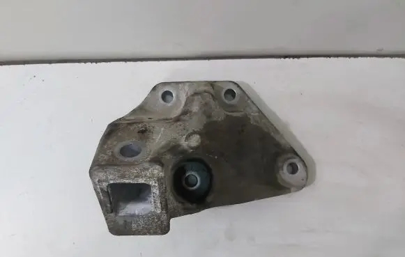 BMW 5 F10 F11 Engine mounting bracket 6777621