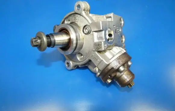 Mercedes-Benz E W213 Fuel injection high pressure pump A6540700001