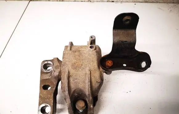 Volkswagen Golf Plus Engine mount bracket 1K0199262