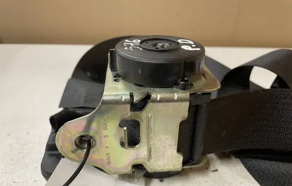 Opel Corsa D Front seatbelt 610203400 080724