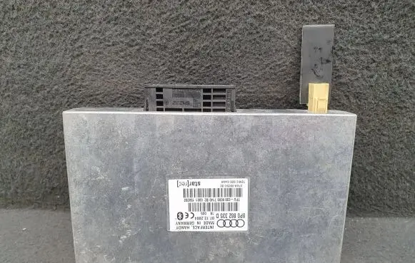 Audi A4 S4 B7 8E 8H Bluetooth control unit module 8P0862335D 8P0035503E