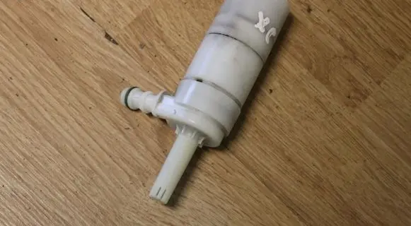 Volvo XC90 Headlight washer pump 