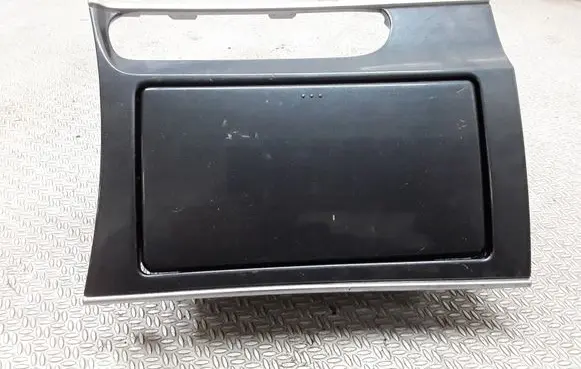 Cup holder front