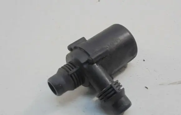 BMW 5 E39 Electric auxiliary coolant/water pump 