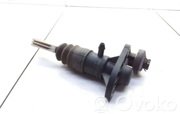 Clutch slave cylinder