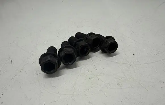 Ford Explorer VI Nuts/bolts 