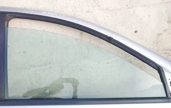 Nissan Almera Tino Front door window glass four-door