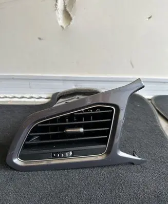 Rear air vent grill