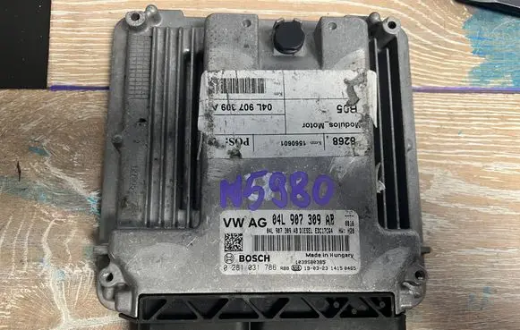 Volkswagen Caddy Engine control unit/module 04L907309AB 0281031786