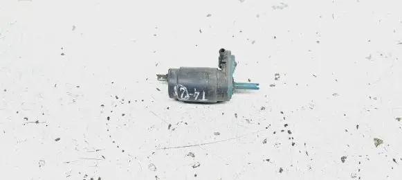 Volkswagen Multivan T4 Windscreen/windshield washer pump 333955651