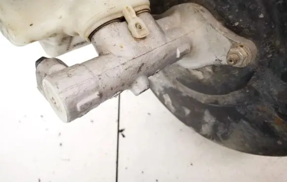 Volkswagen Touran I Master brake cylinder