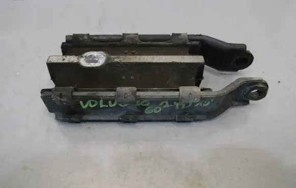Volvo XC60 Engine mounting bracket