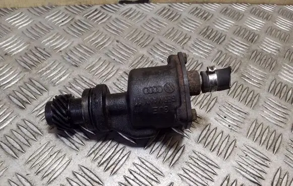 Volkswagen PASSAT B4 Vacuum pump 028207A