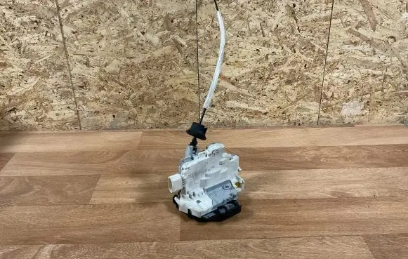 Audi A6 S6 C6 4F Front door lock 4f1837015