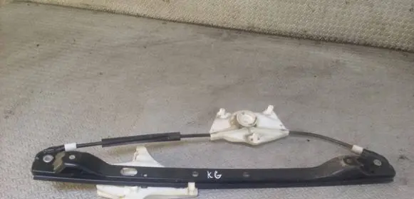 Volkswagen Golf Plus Rear window lifting mechanism without motor 