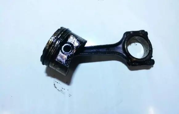 Fiat Punto (188) Piston with connecting rod