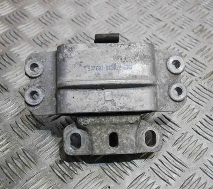 Volkswagen PASSAT B6 Engine mount bracket 3C0199555P