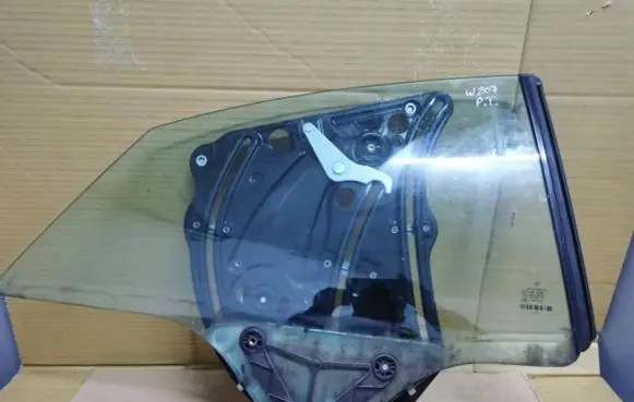 Mercedes-Benz E C207 W207 Rear side window