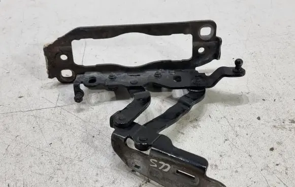 Mercedes-Benz CLS C218 X218 Engine bonnet/hood hinges A2048800728