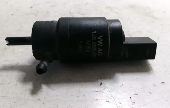 Audi A6 S6 C5 4B Windscreen/windshield washer pump 1J5955651