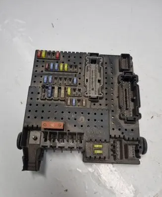 Volvo XC90 Fuse module 30728512 05W353 28017881