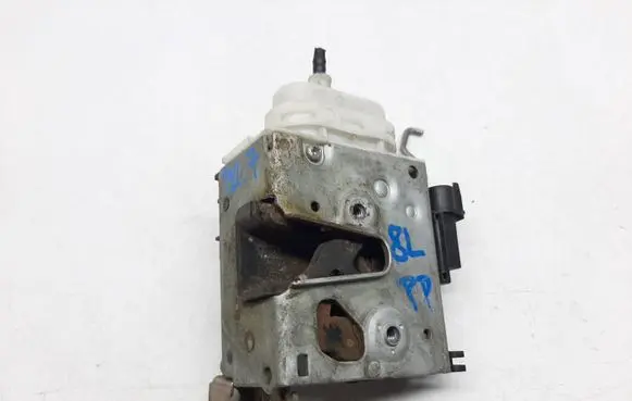 Audi A3 S3 8L Front door lock 8L2837016A