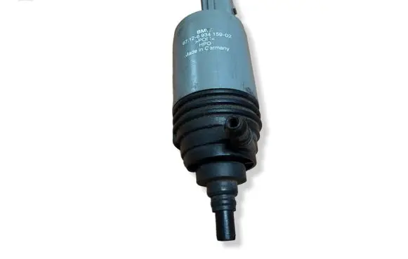 BMW 5 E60 E61 Windscreen/windshield washer pump 6934159