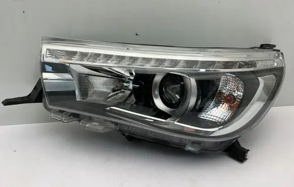 Toyota Hilux VIII Headlight/headlamp