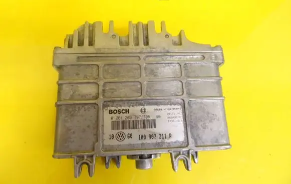 Volkswagen Golf III Engine control unit/module 0261203707 1H0907311P