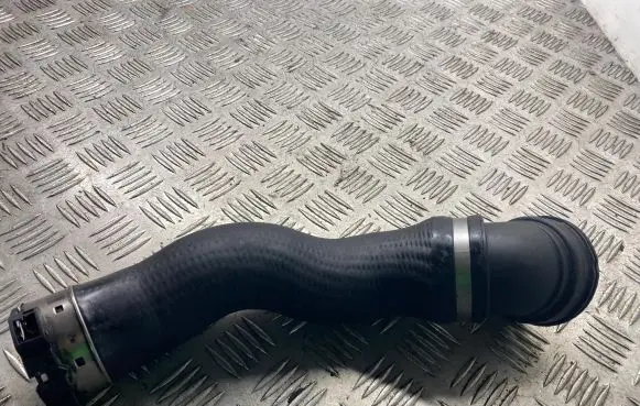 BMW 5 E60 E61 Intercooler hose/pipe 7789046