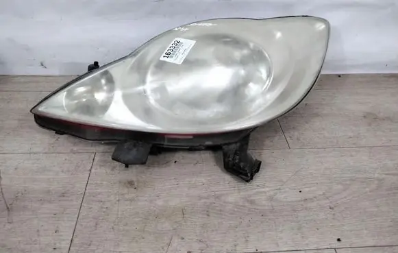 Peugeot 107 Headlight/headlamp