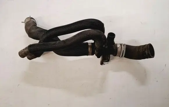 Engine coolant pipe/hose