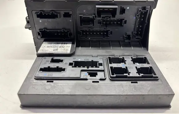 Mercedes-Benz E W211 Fuse module 2115453101