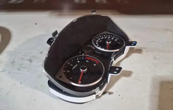 Speedometer (instrument cluster)