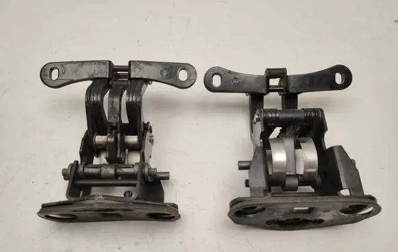 Mercedes-Benz E C207 W207 Convertible roof hinge A2077500121