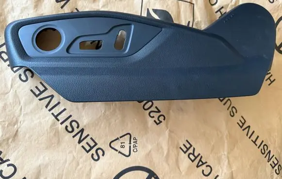 Audi Q7 4M Seat trim 4M0881325B 4M0881325C 027050201