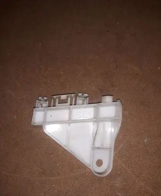Toyota Corolla E160 E170 Fender mounting bracket 256302220