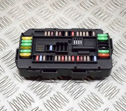 BMW 3 F30 F35 F31 Fuse module 9389068