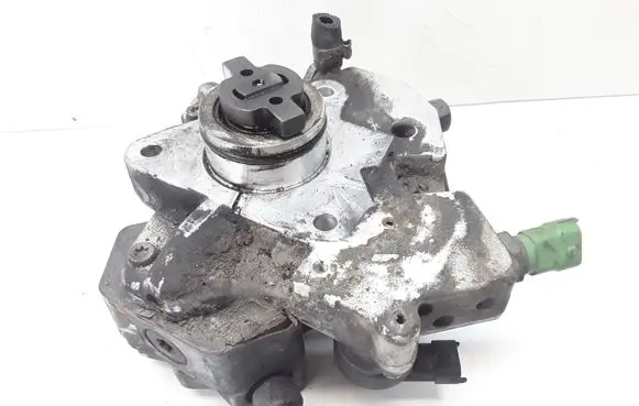 Volvo S80 Fuel injection high pressure pump 30756125 0445010111
