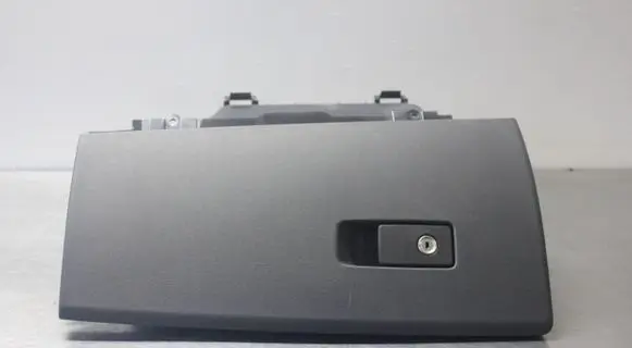 Volvo V70 Glove box 31305843