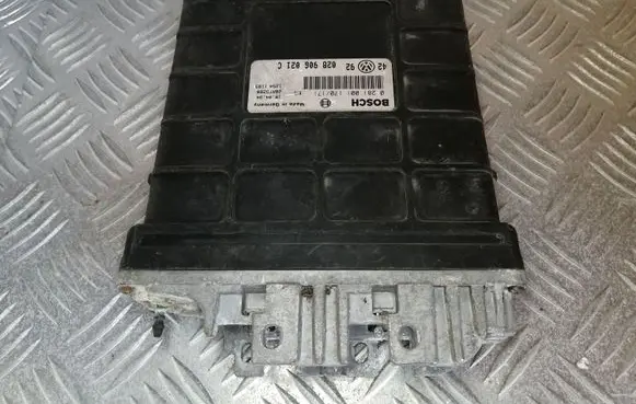 Volkswagen Golf III Engine control unit/module 028906021C